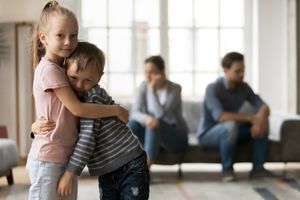 ¿Se pueden separar los hermanos en un divorcio?